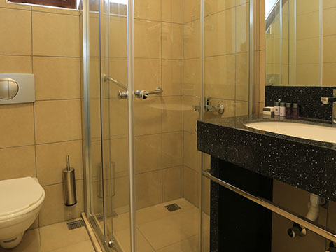 Summer Otel room